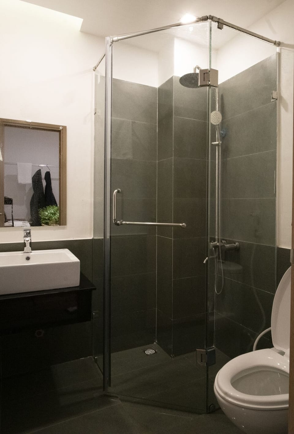 Panoramic Room, Multiple Bedrooms | Bathroom | Free toiletries, hair dryer, slippers