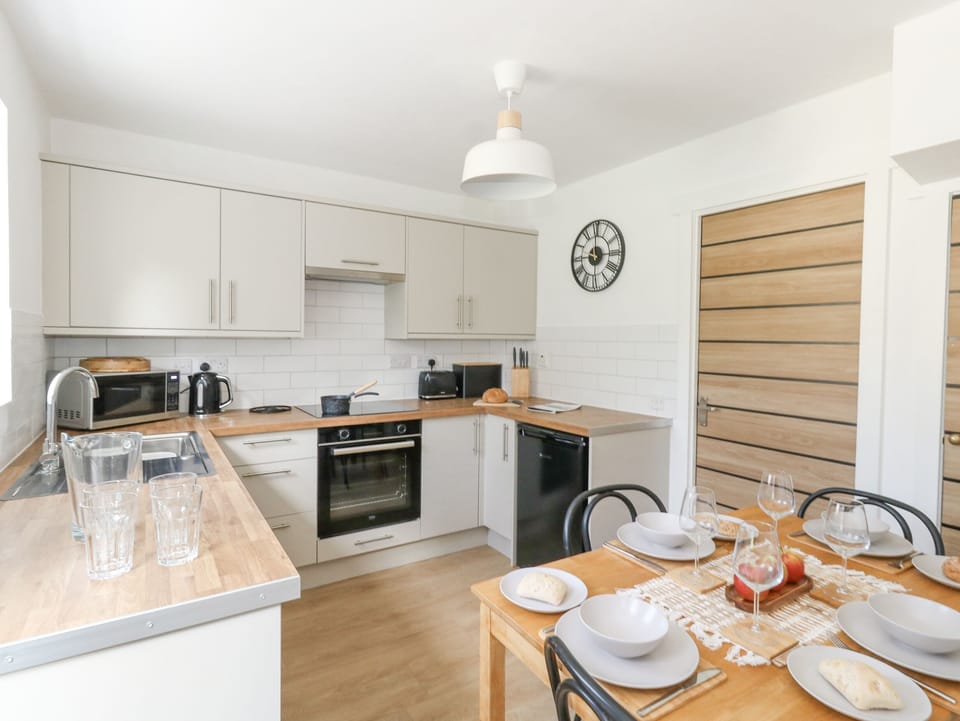 Fridge, dishwasher, electric kettle, toaster