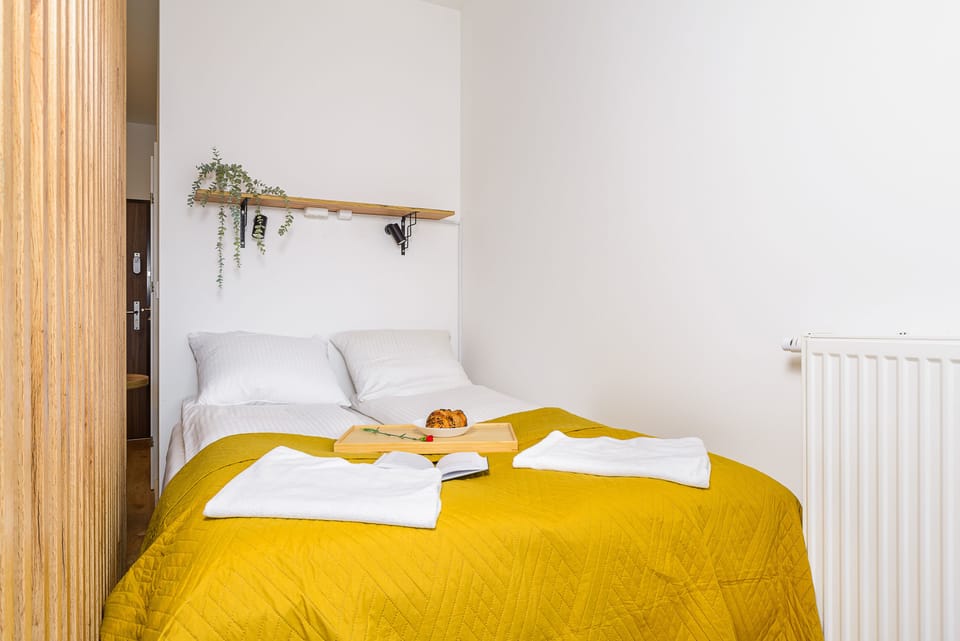 1 bedroom, hypo-allergenic bedding, iron/ironing board, free WiFi