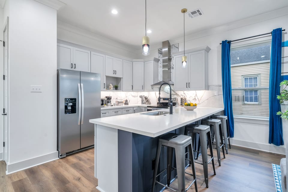 Spacious kitchen & seating area w/ island bar stools, perfect for casual dining.
