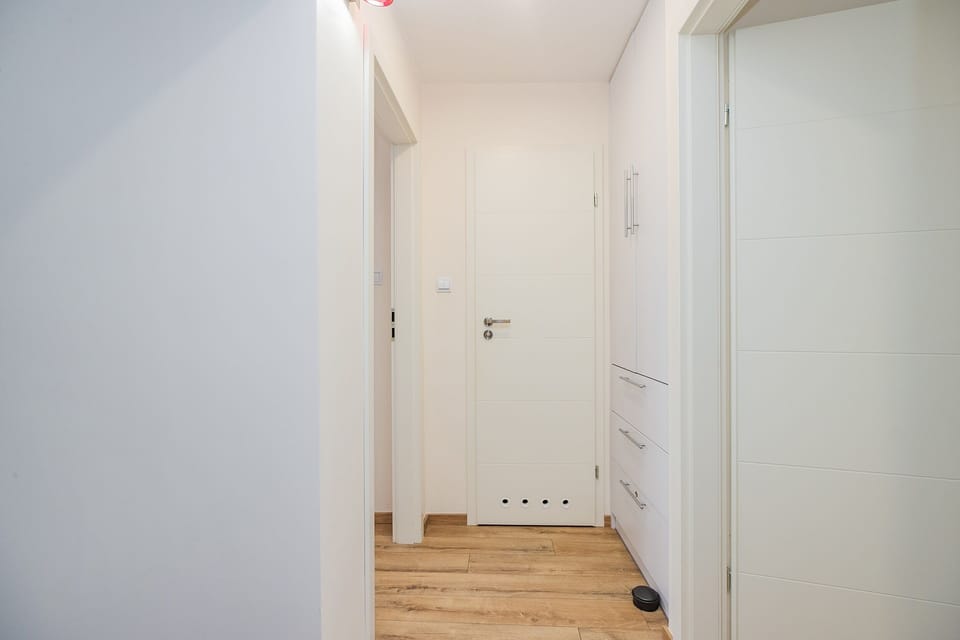 City Apartment | 2 bedrooms, hypo-allergenic bedding, iron/ironing board, free WiFi