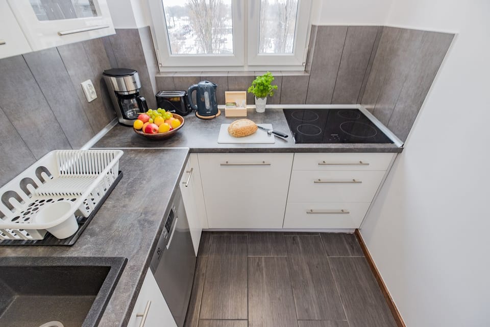City Apartment | Private kitchen | Fridge, microwave, oven, stovetop