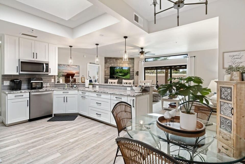 Kitchen & dining nook.