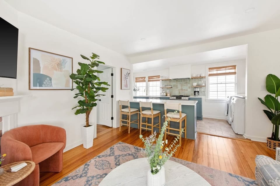 Fully equipped kitchen with everything you need to cook a meal + three seats at the island
