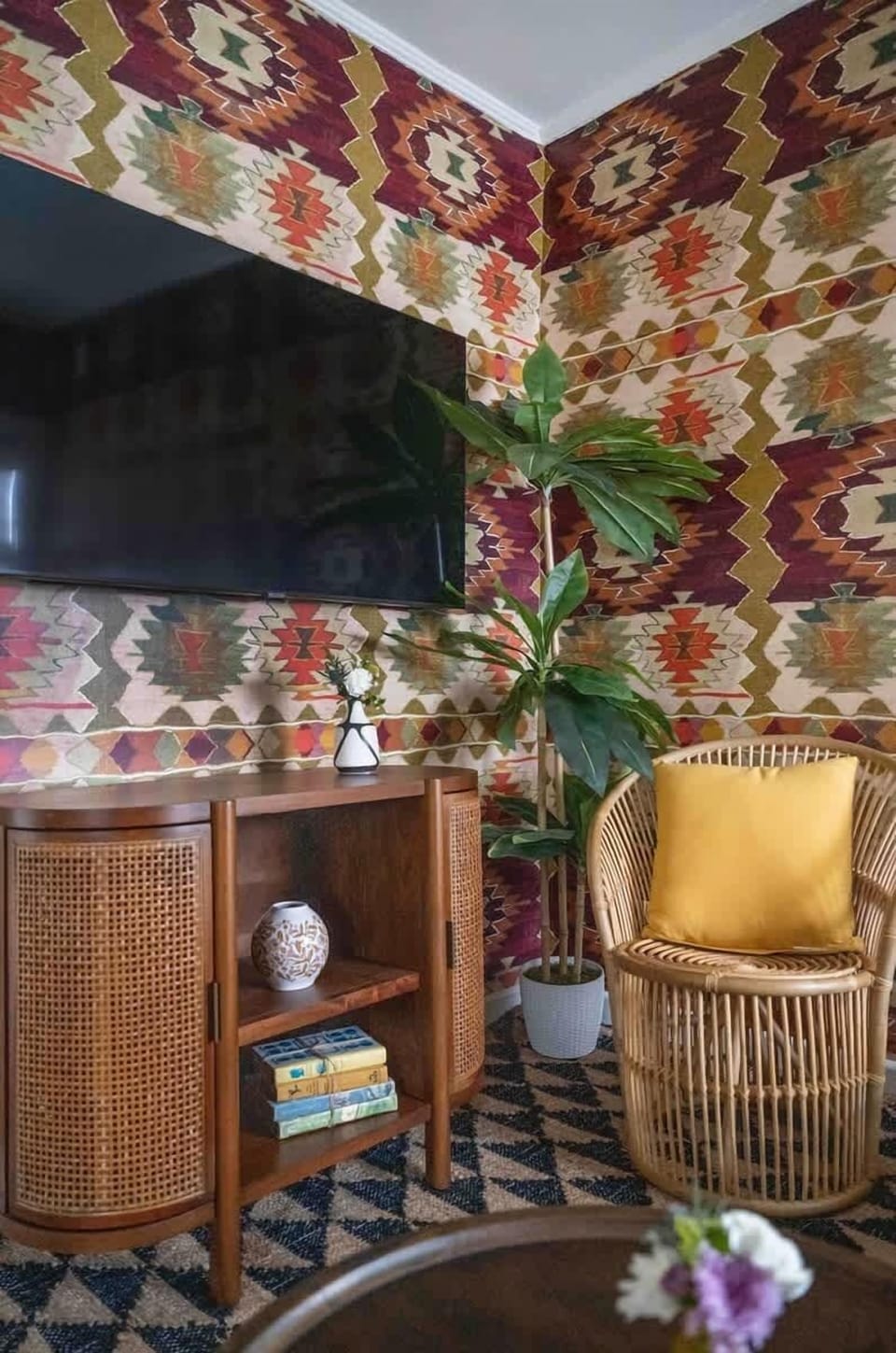 Spacious living room with seating for your entire group!