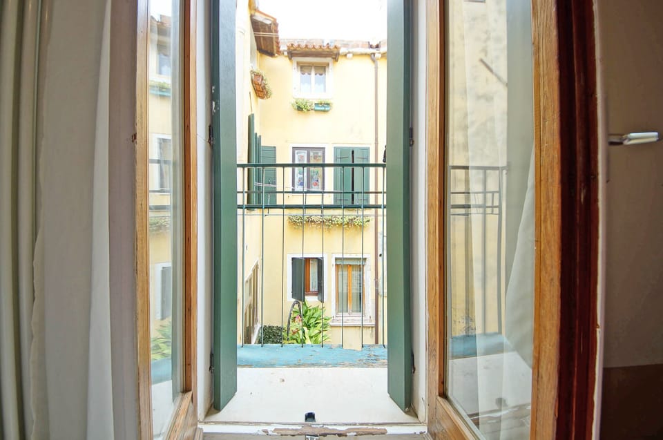 Apartment | Iron/ironing board, WiFi (free), bed sheets