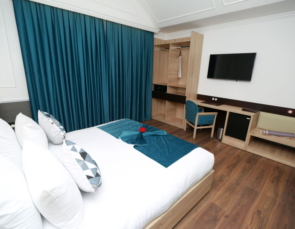 Standard Double Room | In-room safe, blackout drapes, soundproofing