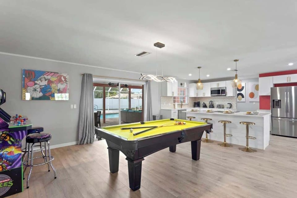 Beautifully Remolded Open Concept Living Area