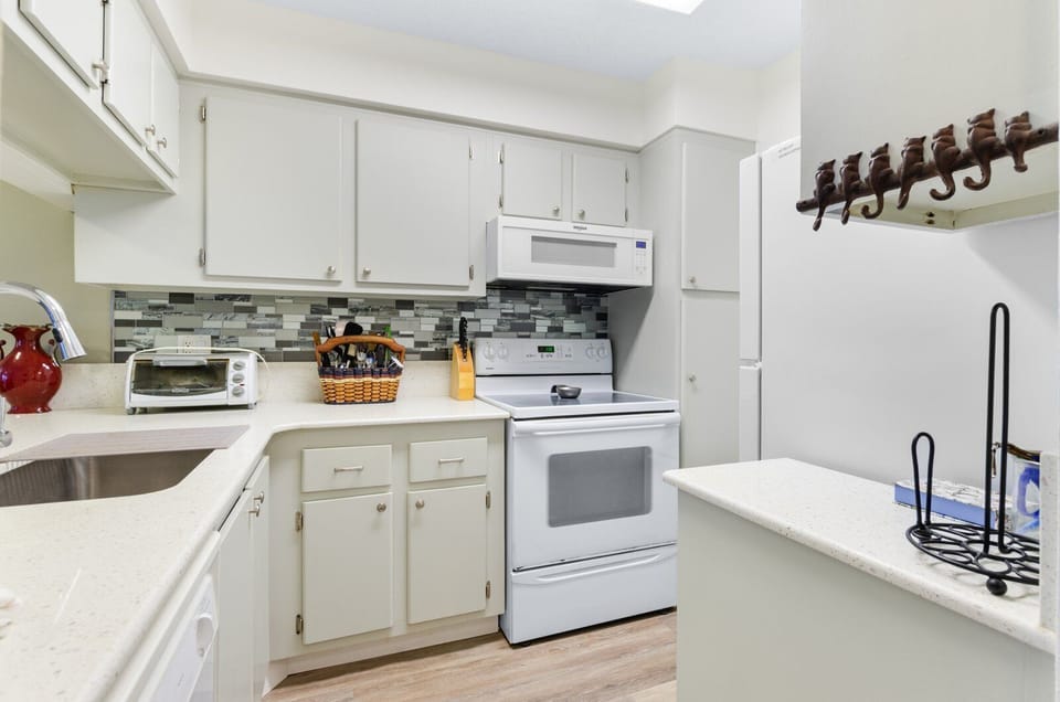Madeira Beach Yacht Club 250G Kitchen