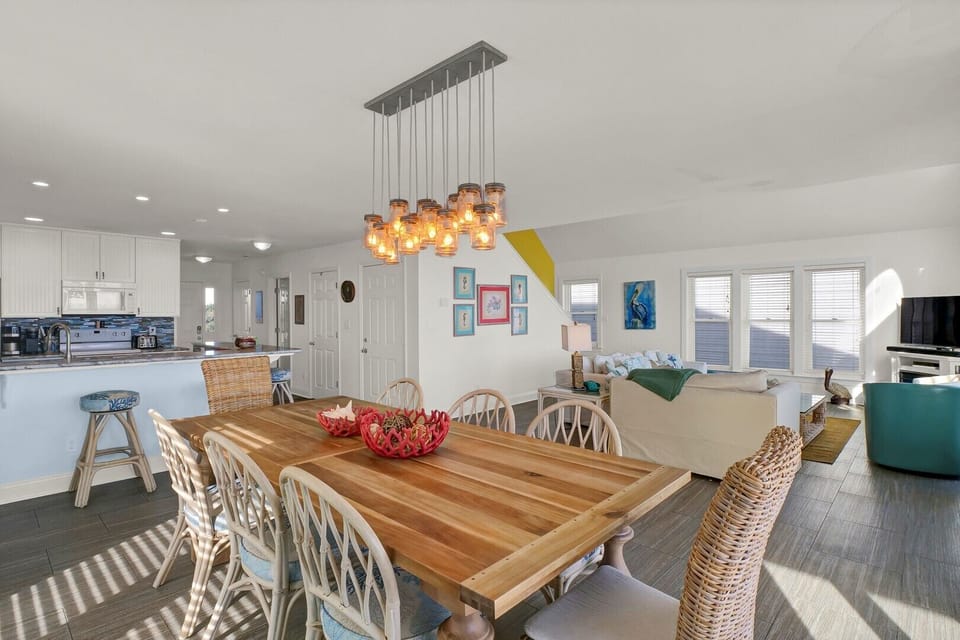 Dining Area (3)