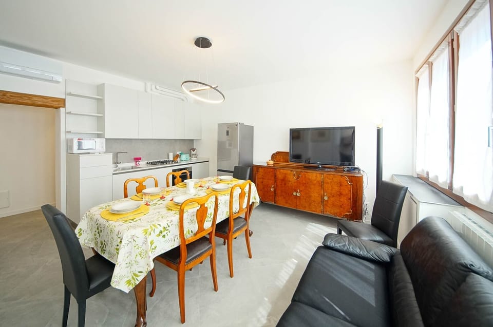 Apartment | Living area | Flat-screen TV