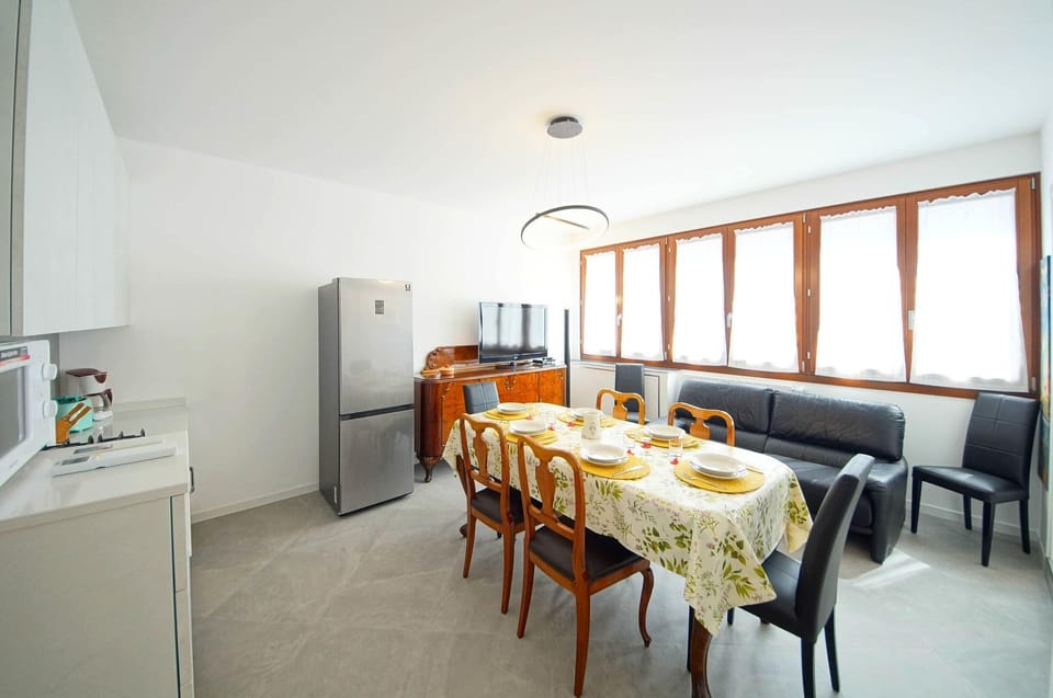 Apartment | Living area | Flat-screen TV