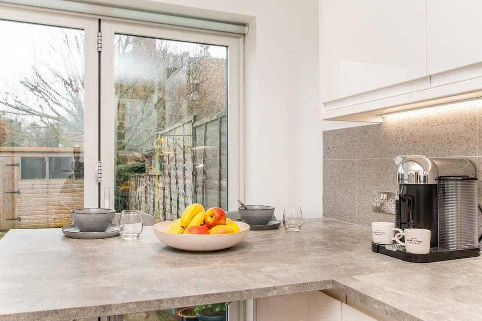 Kitchen with breakfast bar and Nespresso