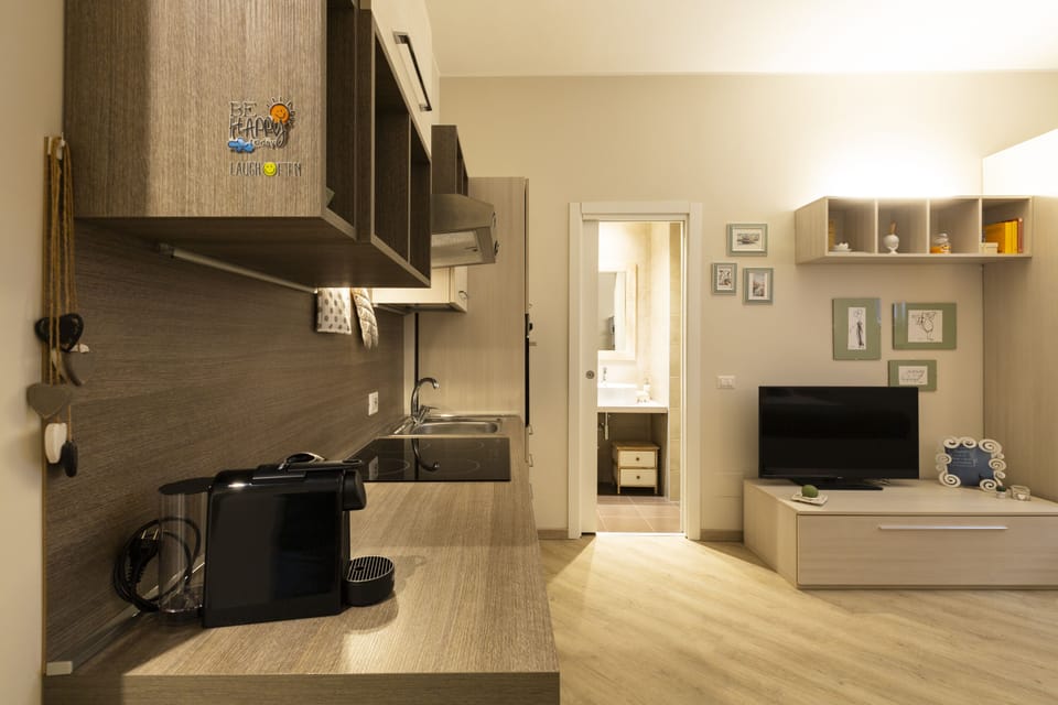 City Studio | Private kitchen | Mini-fridge, oven, stovetop, espresso maker