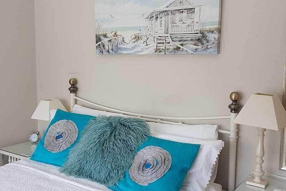 Economy Double Room | Iron/ironing board, free WiFi, bed sheets