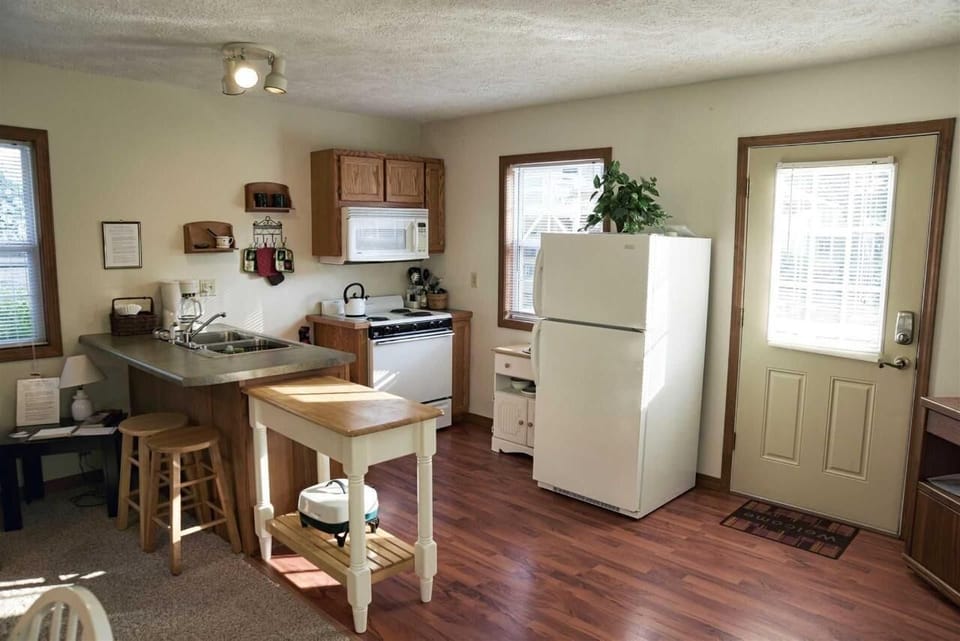 Cabin | Private kitchenette