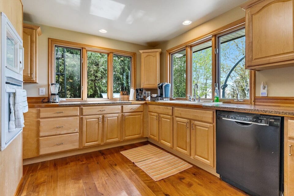The kitchen is fully equipped with everything you could ever need to enjoy yourself. The large wrap around windows provide excellent views. 