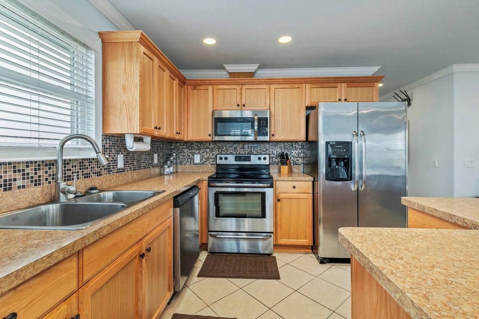 Fully equipped kitchen with Dishwasher, Ice Maker, Stove, Oven, Microwave, Pots & pans, dishes, silverware, etc