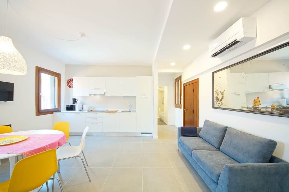 Apartment | Living area | 38-inch TV with digital channels