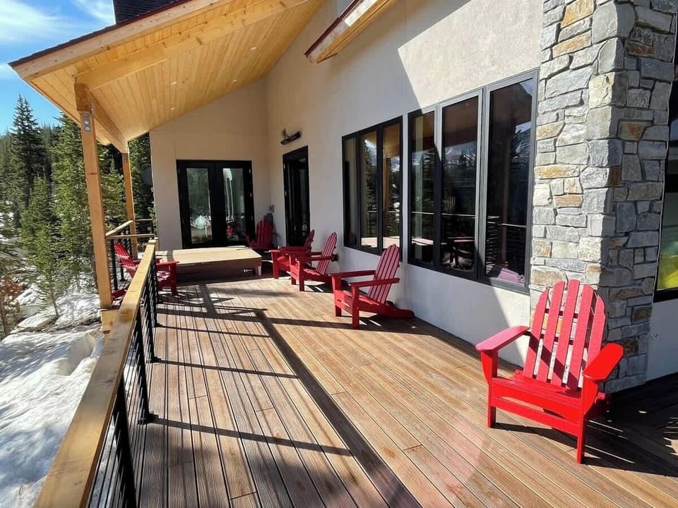 Deck with saltwater hot tub