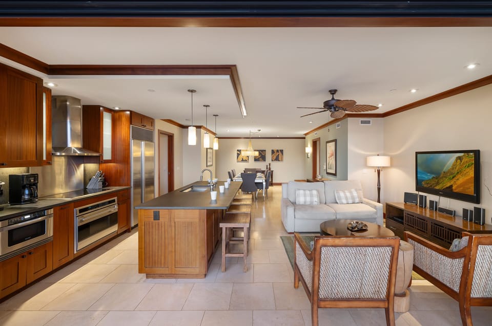 Seamless flow between the living, kitchen and dining areas.