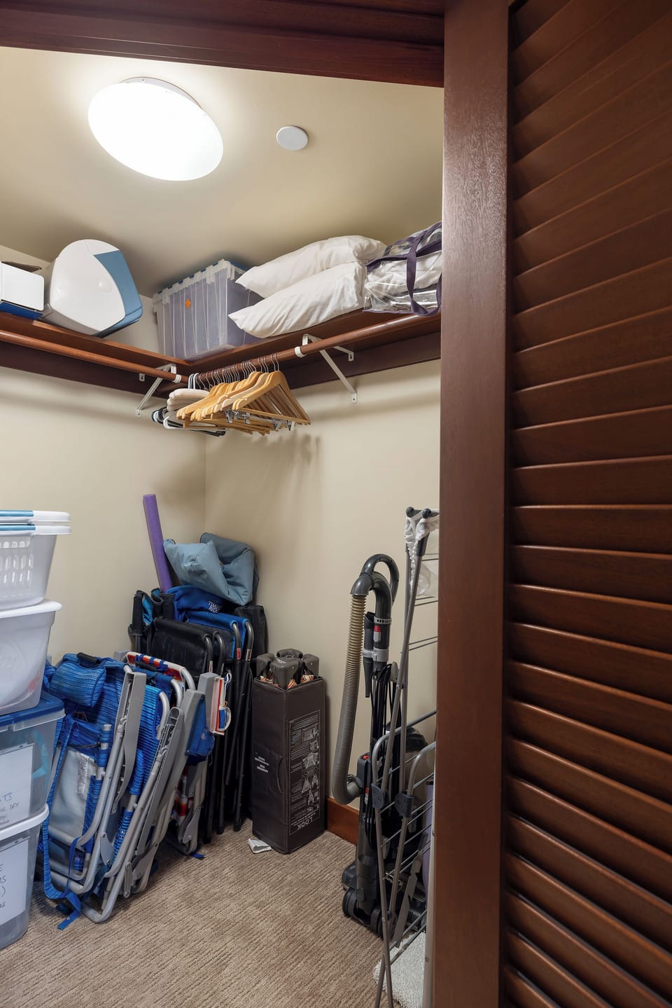 Extra storage space to keep your getaway essentials.