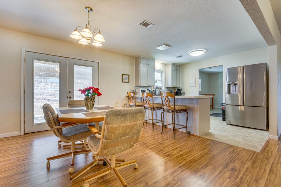 Dining | Dishware & Flatware Provided