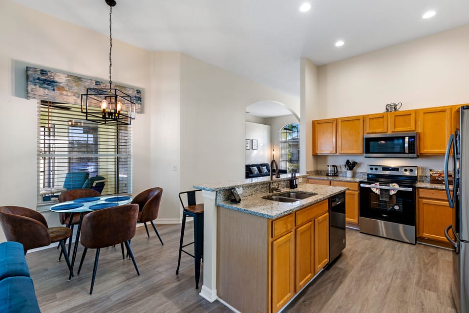 Family House | Private kitchen | Full-size fridge, microwave, oven, stovetop