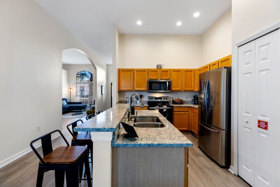 Family House | Private kitchen | Full-size fridge, microwave, oven, stovetop