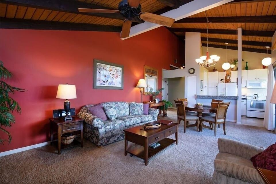 Condo, 1 Bedroom | Living area