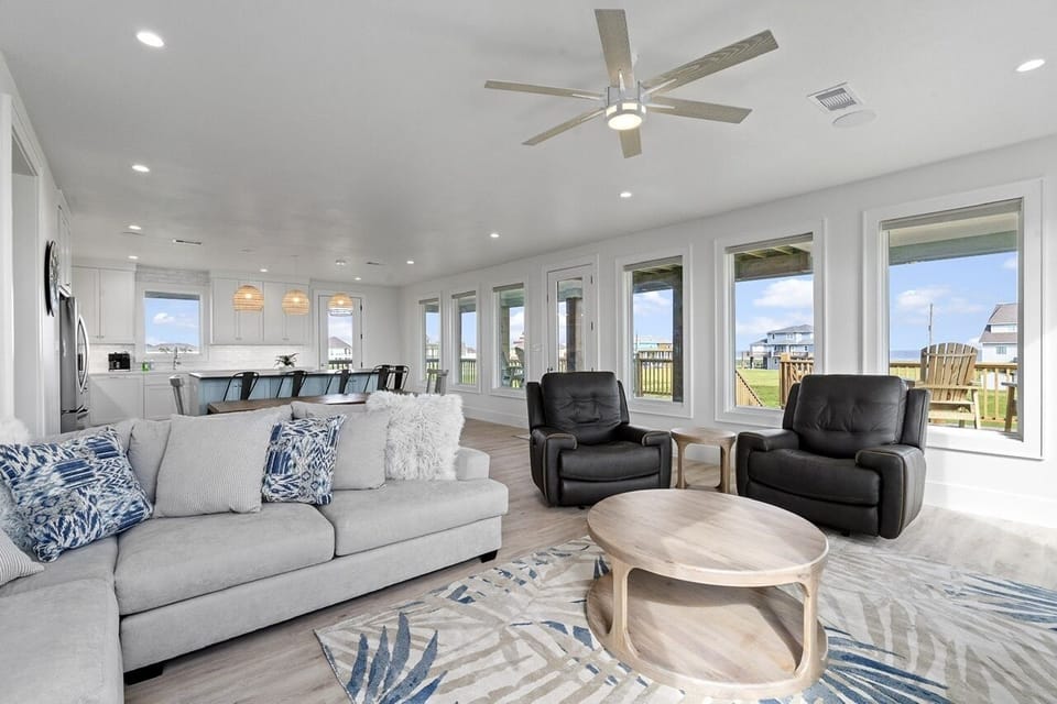 House, 4 Bedrooms | Living area | Smart TV, streaming services