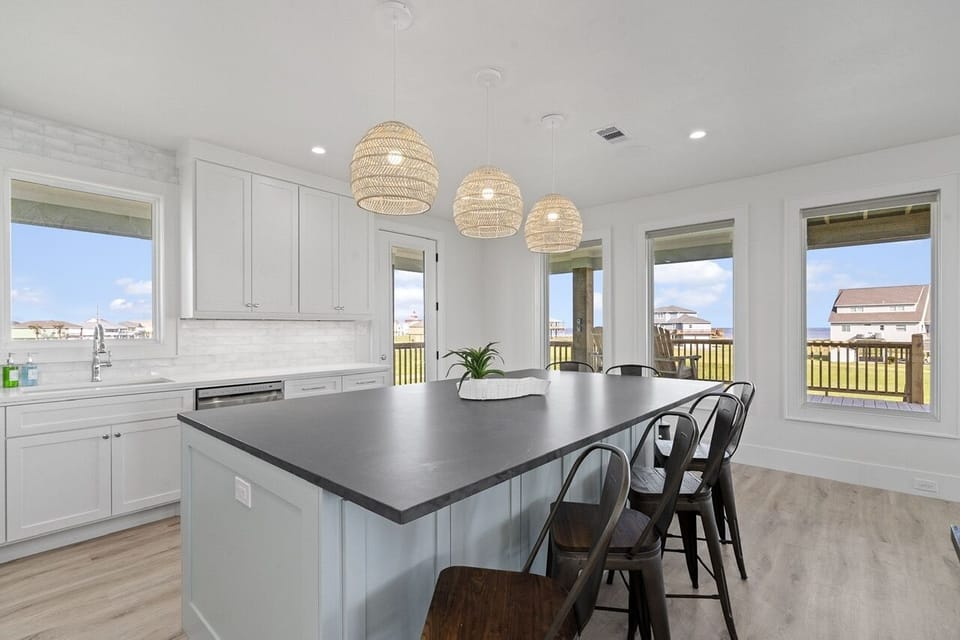 House, 4 Bedrooms | Private kitchen | Fridge