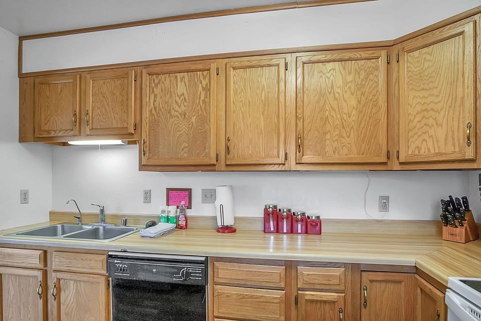 House, 4 Bedrooms | Private kitchen | Coffee/tea maker, fridge, oven, toaster