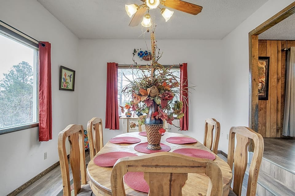 House, 4 Bedrooms | Dining