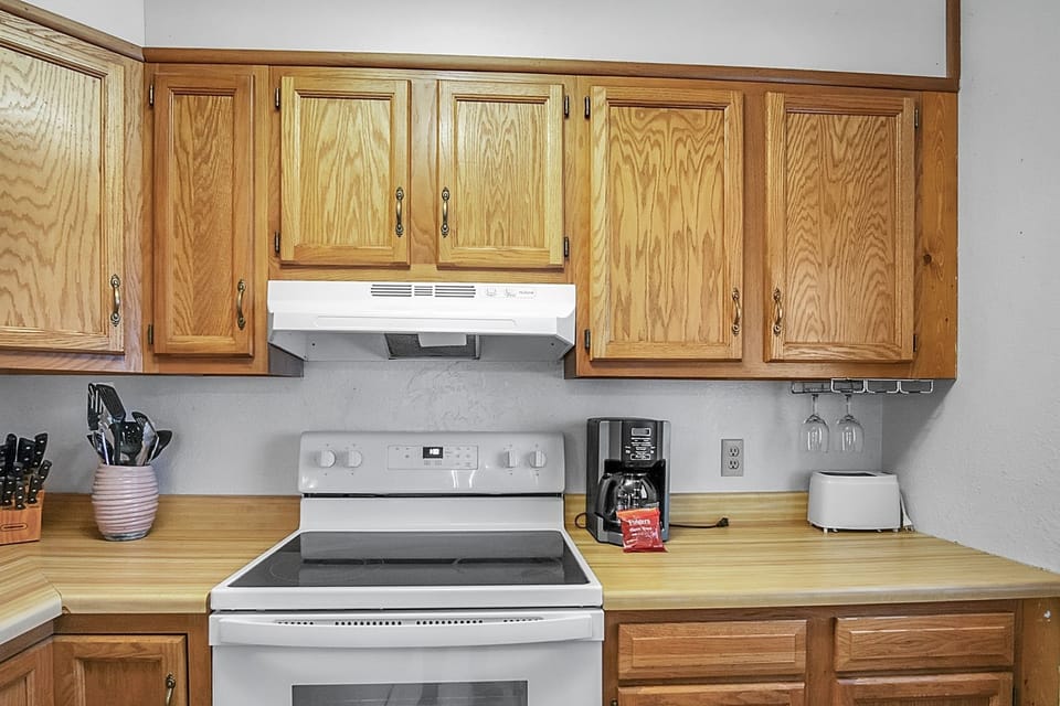 House, 4 Bedrooms | Private kitchen | Coffee/tea maker, fridge, oven, toaster