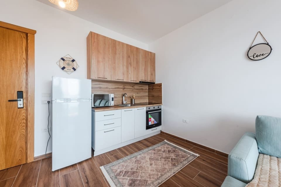 Fully-equipped kitchen