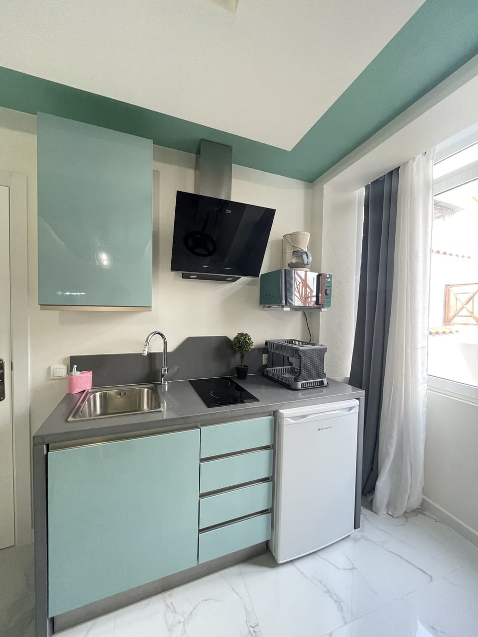 Basic Studio | Private kitchen | Shared fridge, microwave