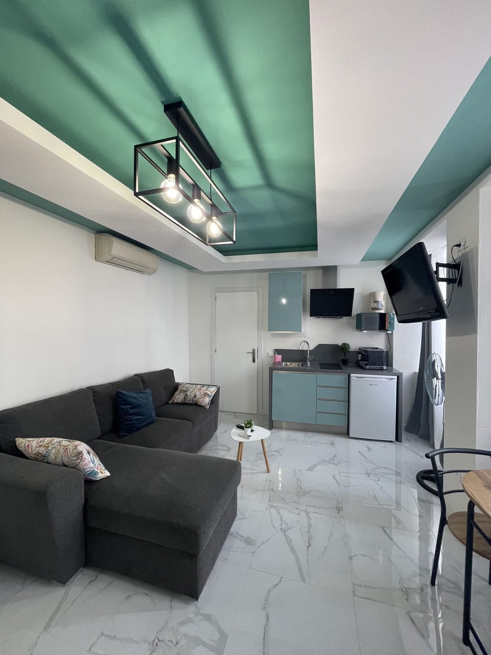 Basic Studio | Living area