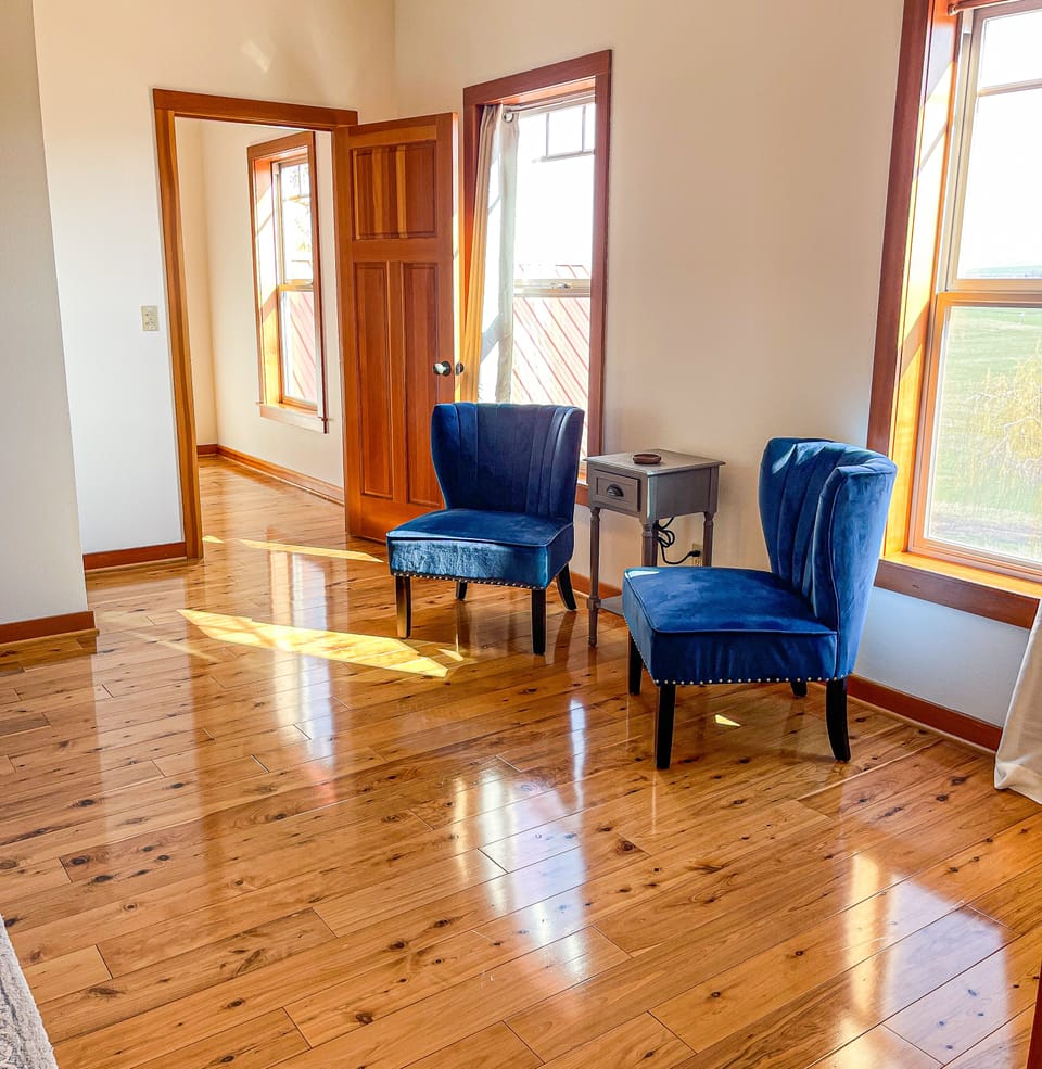 seating area, bedroom 3