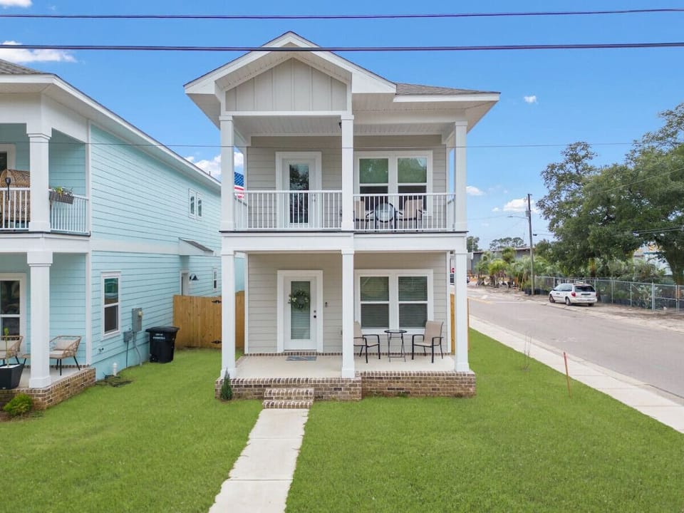 Double balcony for relaxing outdoors