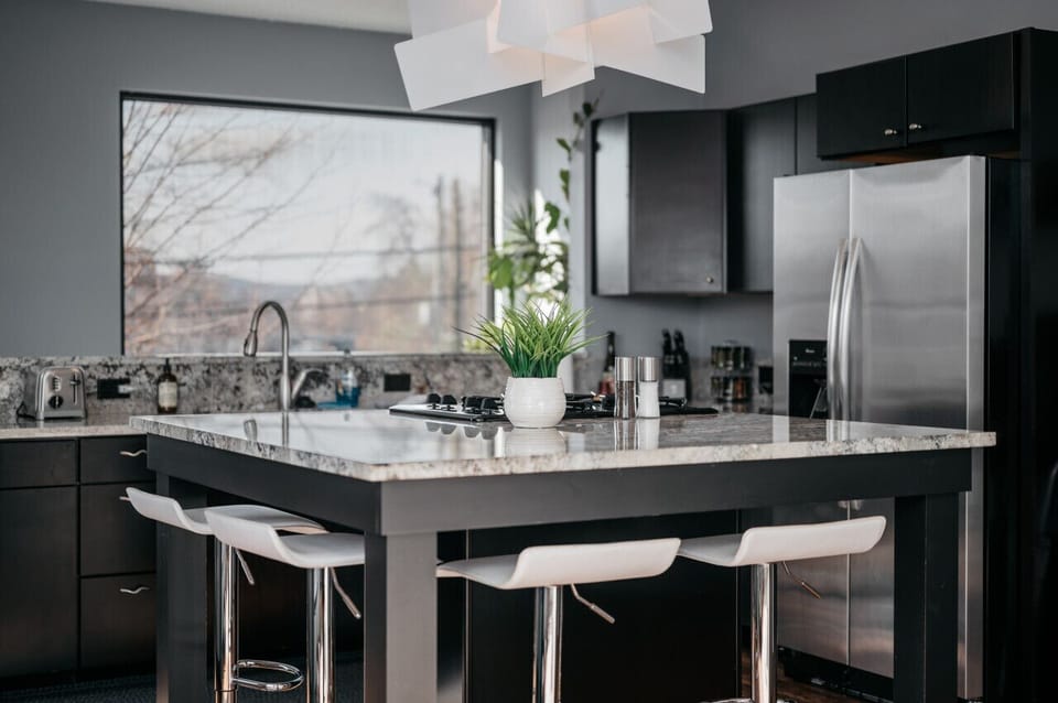 A stunning kitchen with elegant marble countertops ✨🍽️