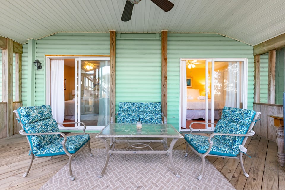 Screened-In Back Porch