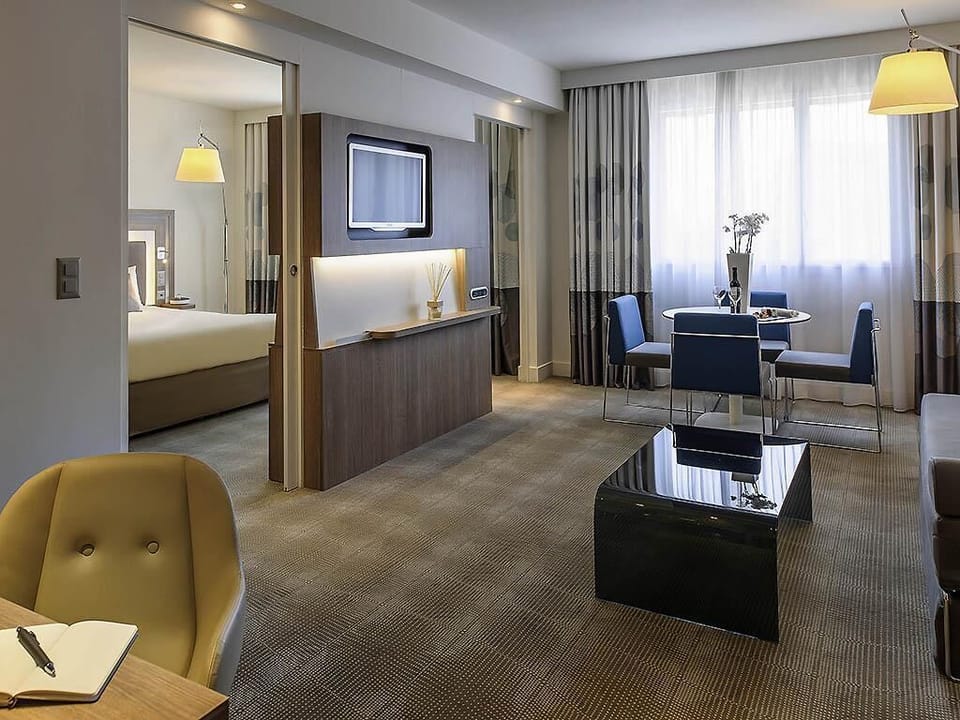 Suite, 1 King Bed with Sofa bed | Premium bedding, in-room safe, desk, laptop workspace