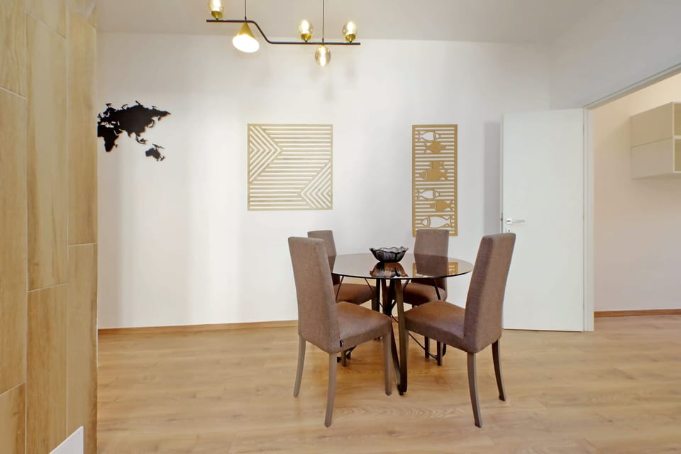 living room, with table and 4 seats