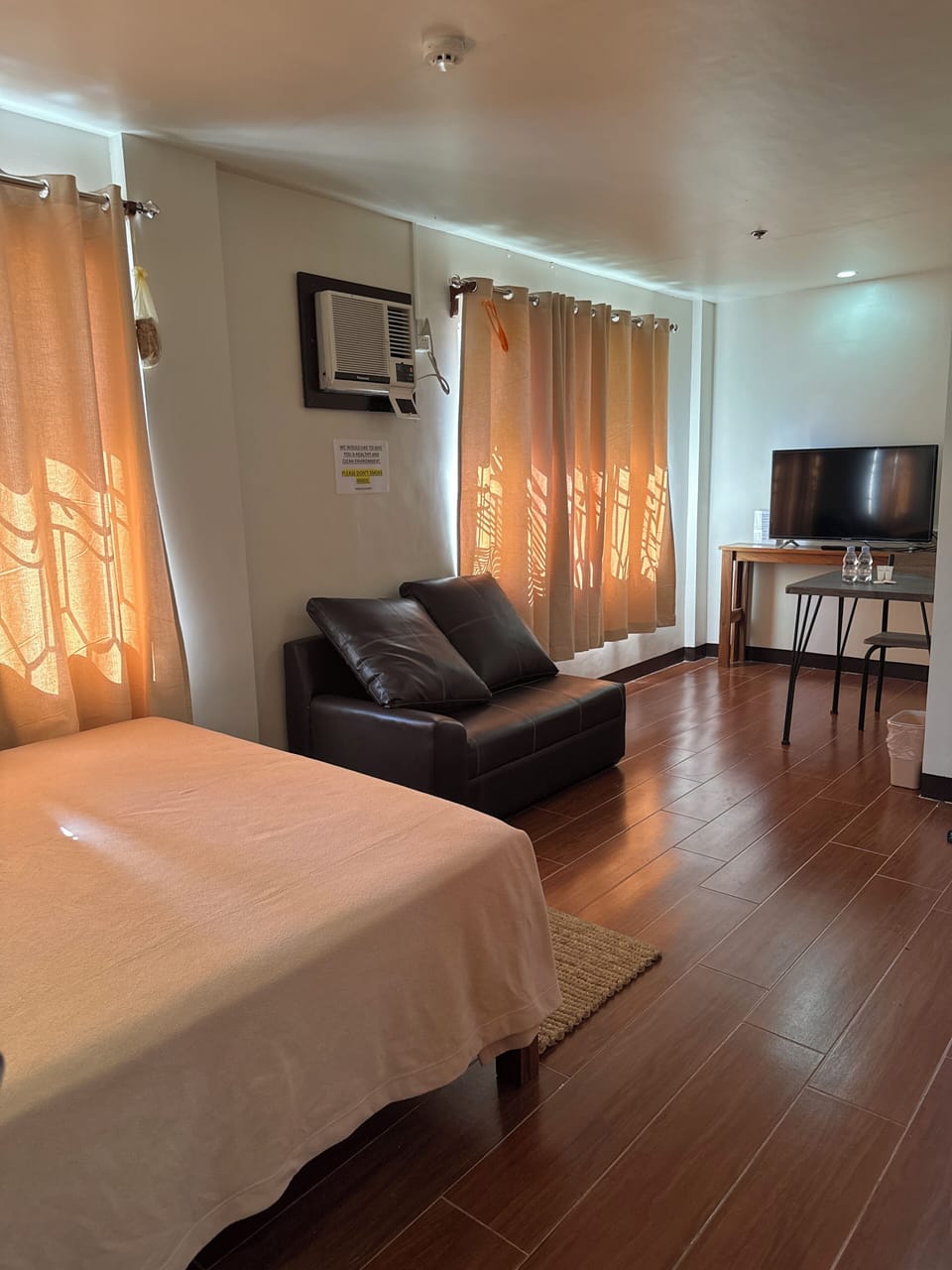 Junior Suite | Desk, WiFi (free), bed sheets