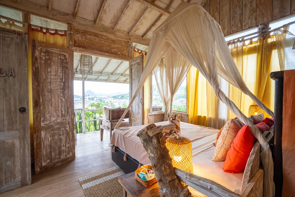 Deluxe Tree House, 1 Queen Bed, Sea View | 1 bedroom, desk, WiFi (free), bed sheets