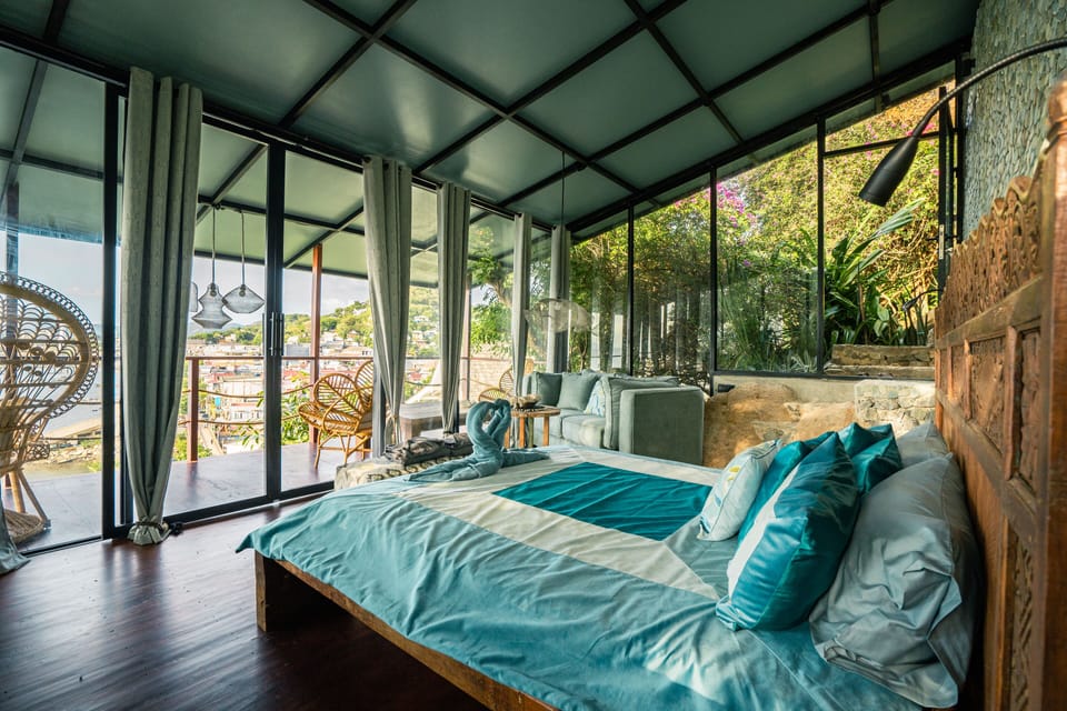 Executive Cabin, 1 King Bed, Ocean View | 1 bedroom, desk, WiFi (free), bed sheets