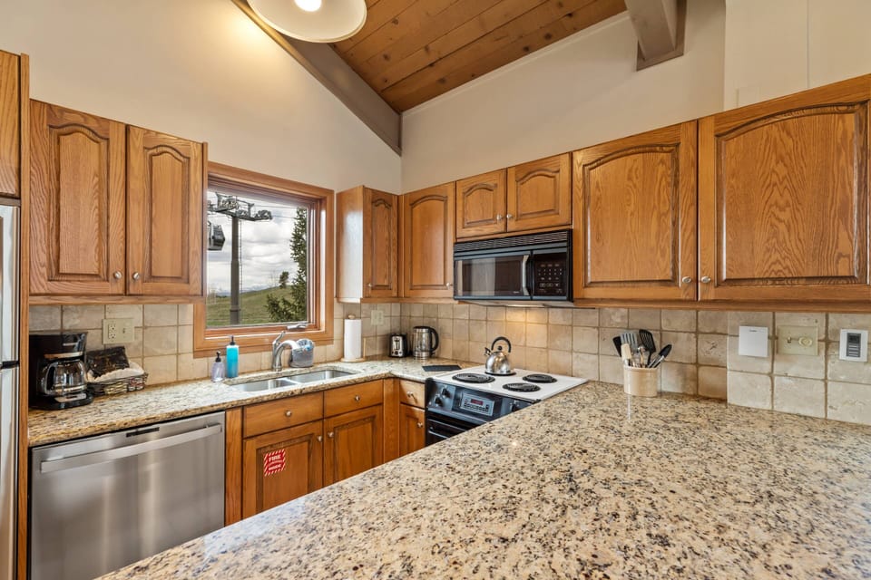 Ski-In, Cook-Up, Cozy-Down. The perfect mountain trifecta.