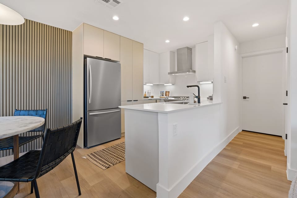Fully equipped kitchen.