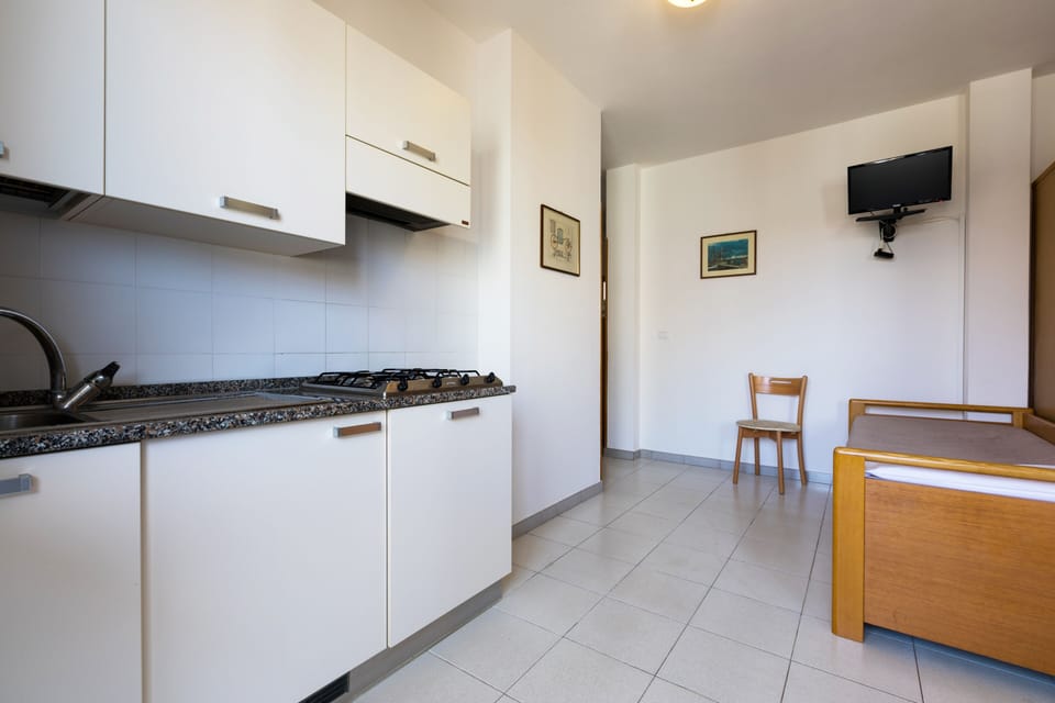 Comfort Studio, Partial Sea View | Private kitchen